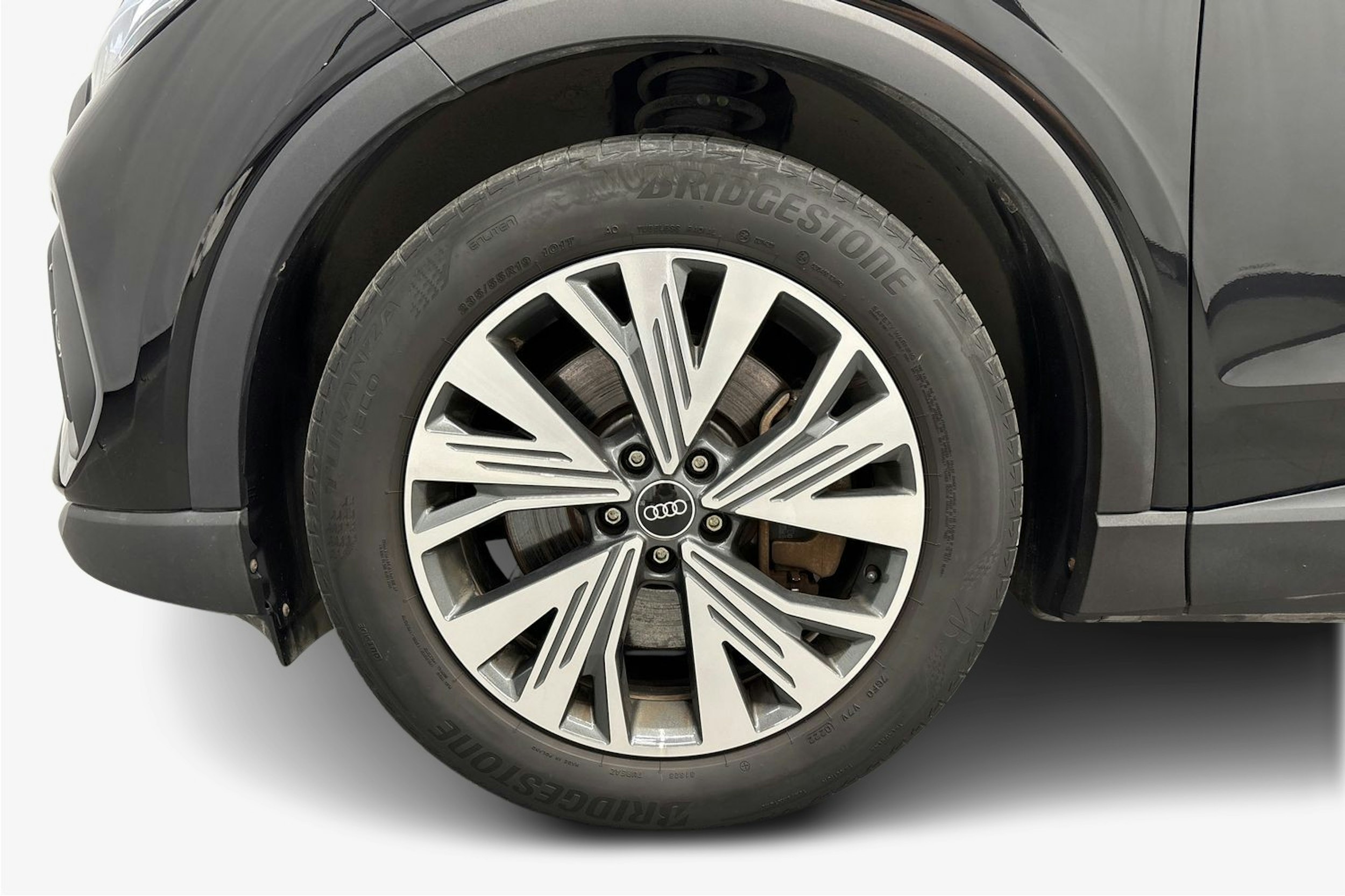musta Audi Q4 e-tron 2022 kuva 11.