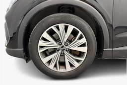 musta Audi Q4 e-tron 2022 kuva 11.