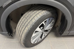 musta Audi Q4 e-tron 2022 kuva 13.