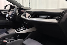 musta Audi Q4 e-tron 2022 kuva 14.