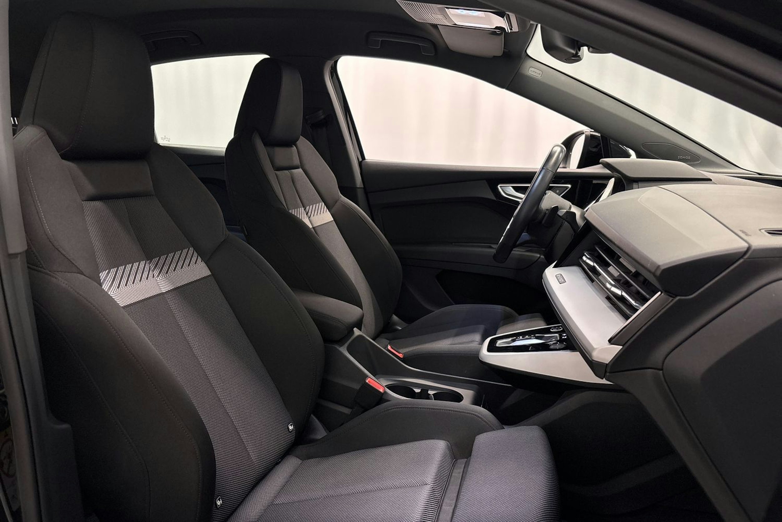 musta Audi Q4 e-tron 2022 kuva 15.