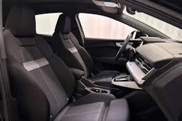 musta Audi Q4 e-tron 2022 kuva 15.
