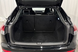 musta Audi Q4 e-tron 2022 kuva 16.