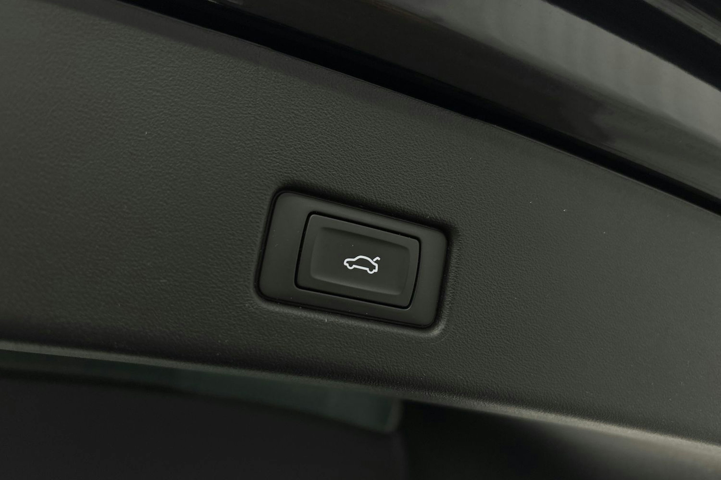 musta Audi Q4 e-tron 2022 kuva 17.