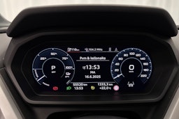 musta Audi Q4 e-tron 2022 kuva 18.