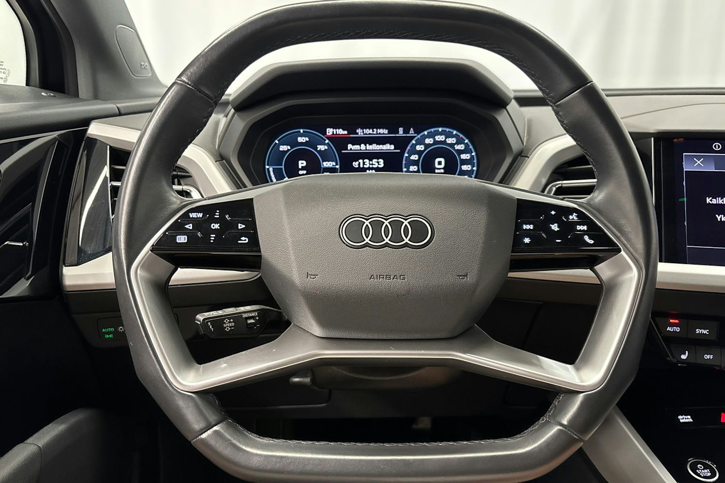 musta Audi Q4 e-tron 2022 kuva 19.