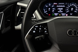 musta Audi Q4 e-tron 2022 kuva 20.