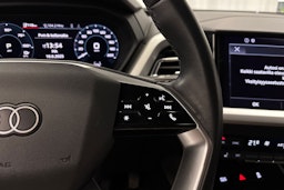 musta Audi Q4 e-tron 2022 kuva 21.