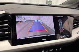 musta Audi Q4 e-tron 2022 kuva 23.