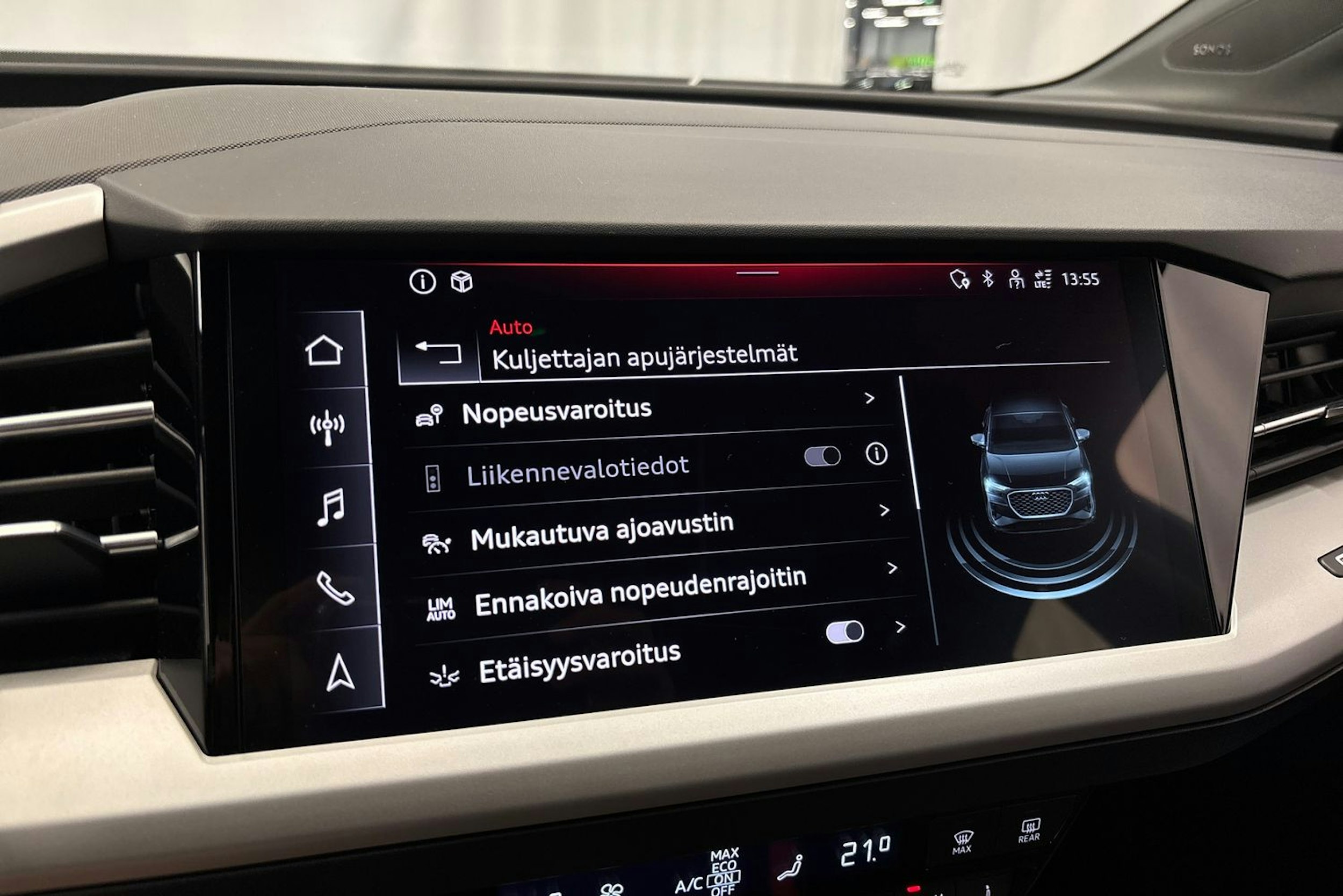musta Audi Q4 e-tron 2022 kuva 26.