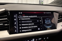 musta Audi Q4 e-tron 2022 kuva 26.