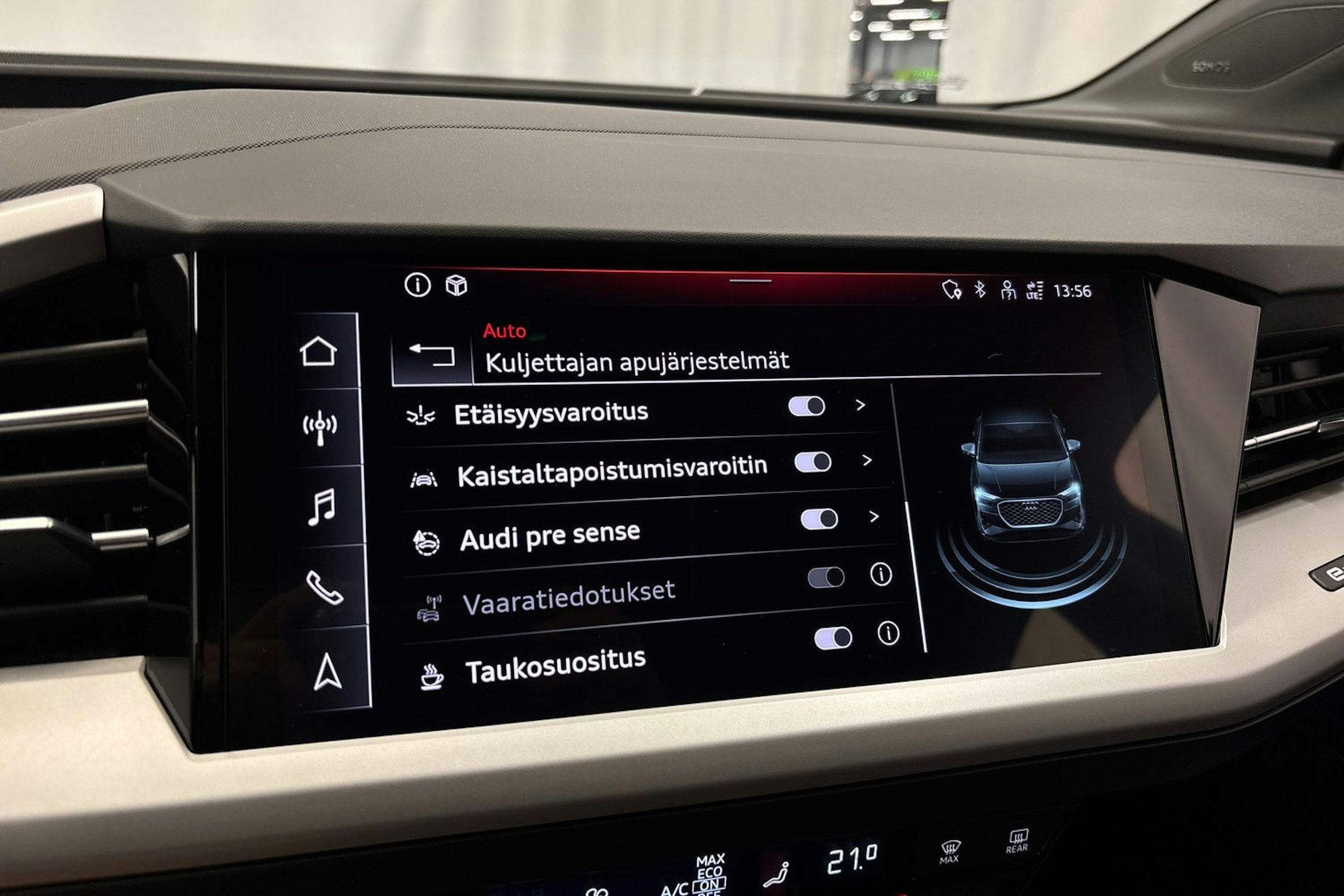 musta Audi Q4 e-tron 2022 kuva 27.