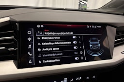 musta Audi Q4 e-tron 2022 kuva 27.