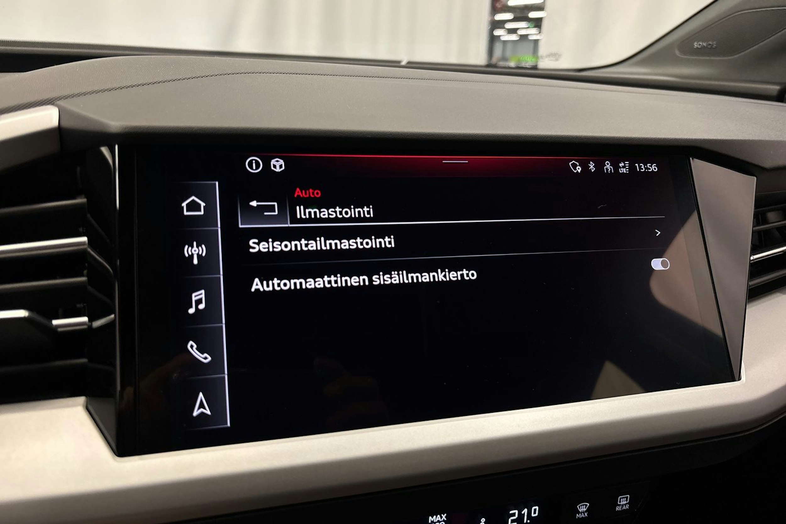 musta Audi Q4 e-tron 2022 kuva 28.