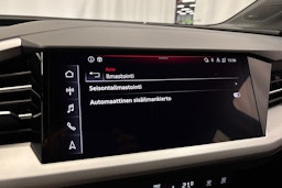 musta Audi Q4 e-tron 2022 kuva 28.