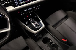 musta Audi Q4 e-tron 2022 kuva 29.
