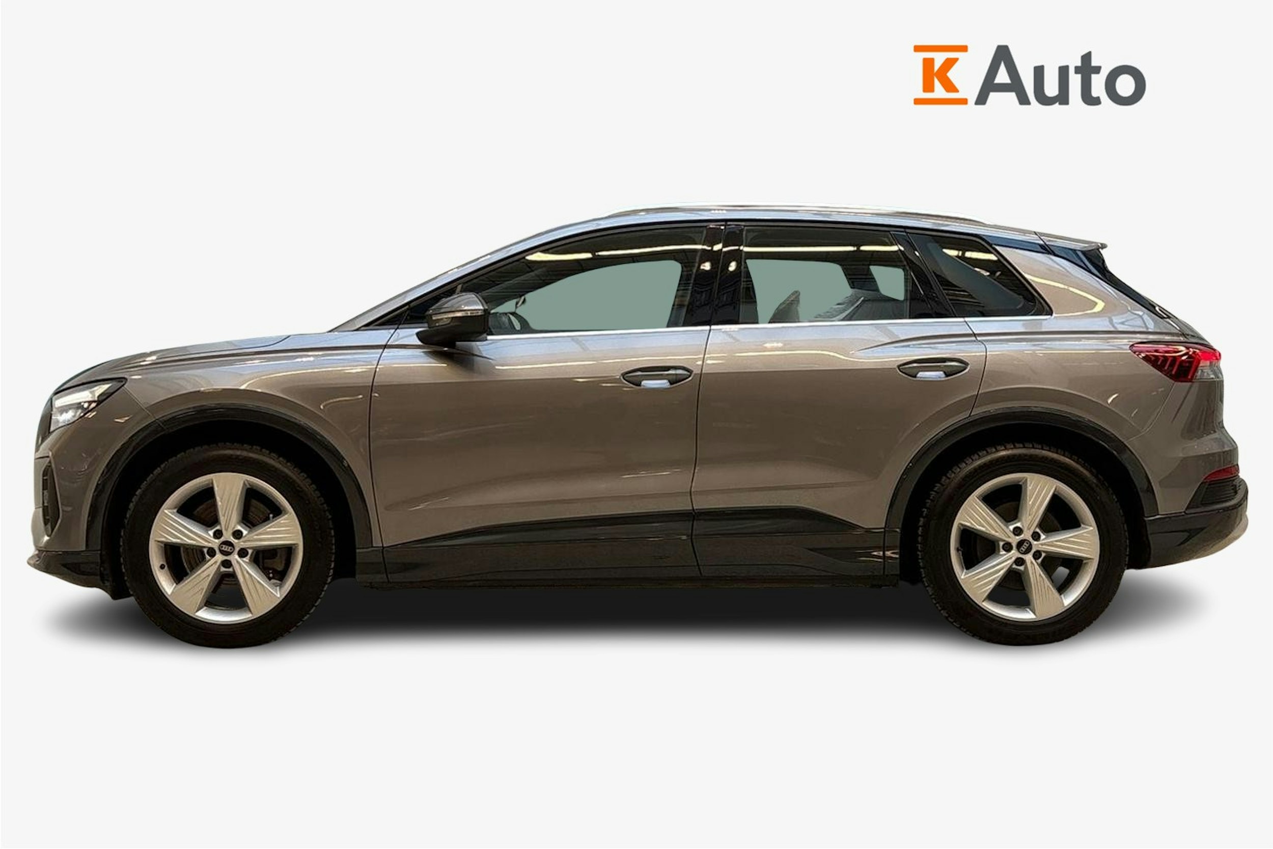harmaa Audi Q4 e-tron 2022 kuva 6.