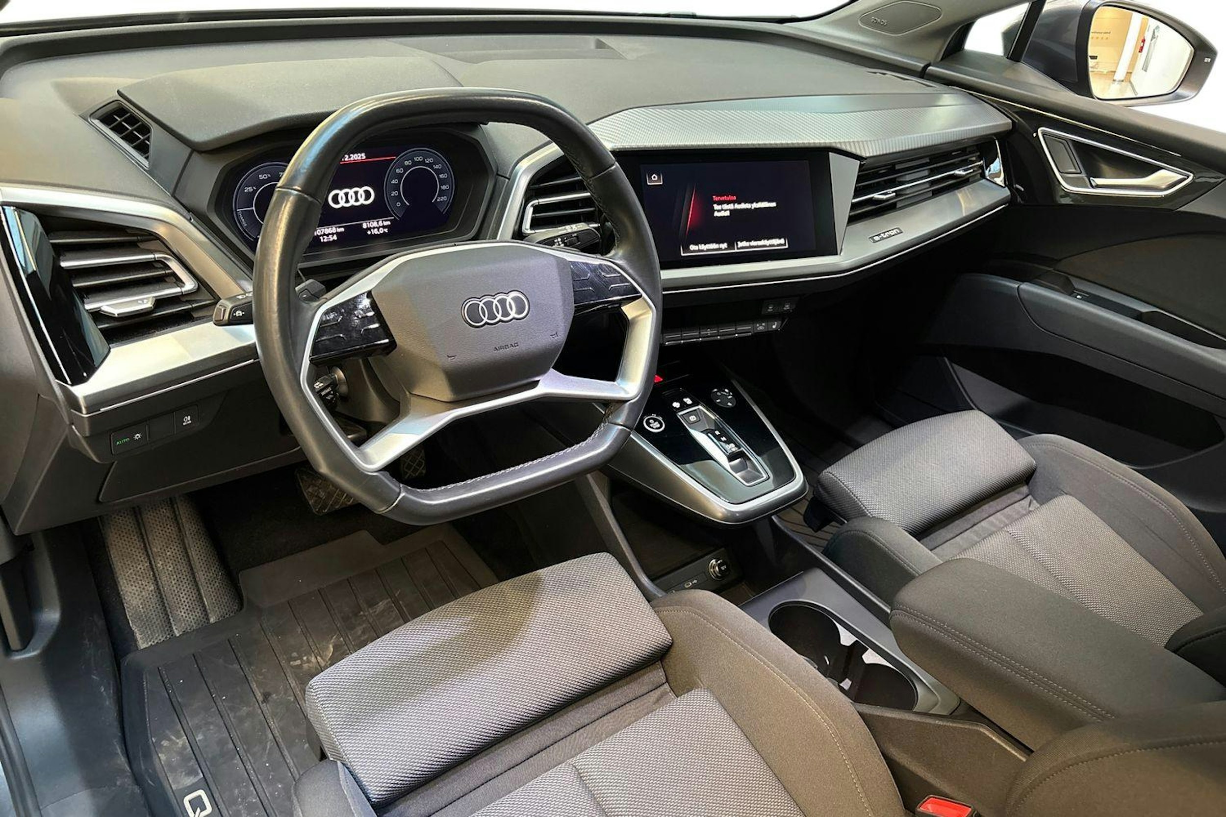 harmaa Audi Q4 e-tron 2022 kuva 7.