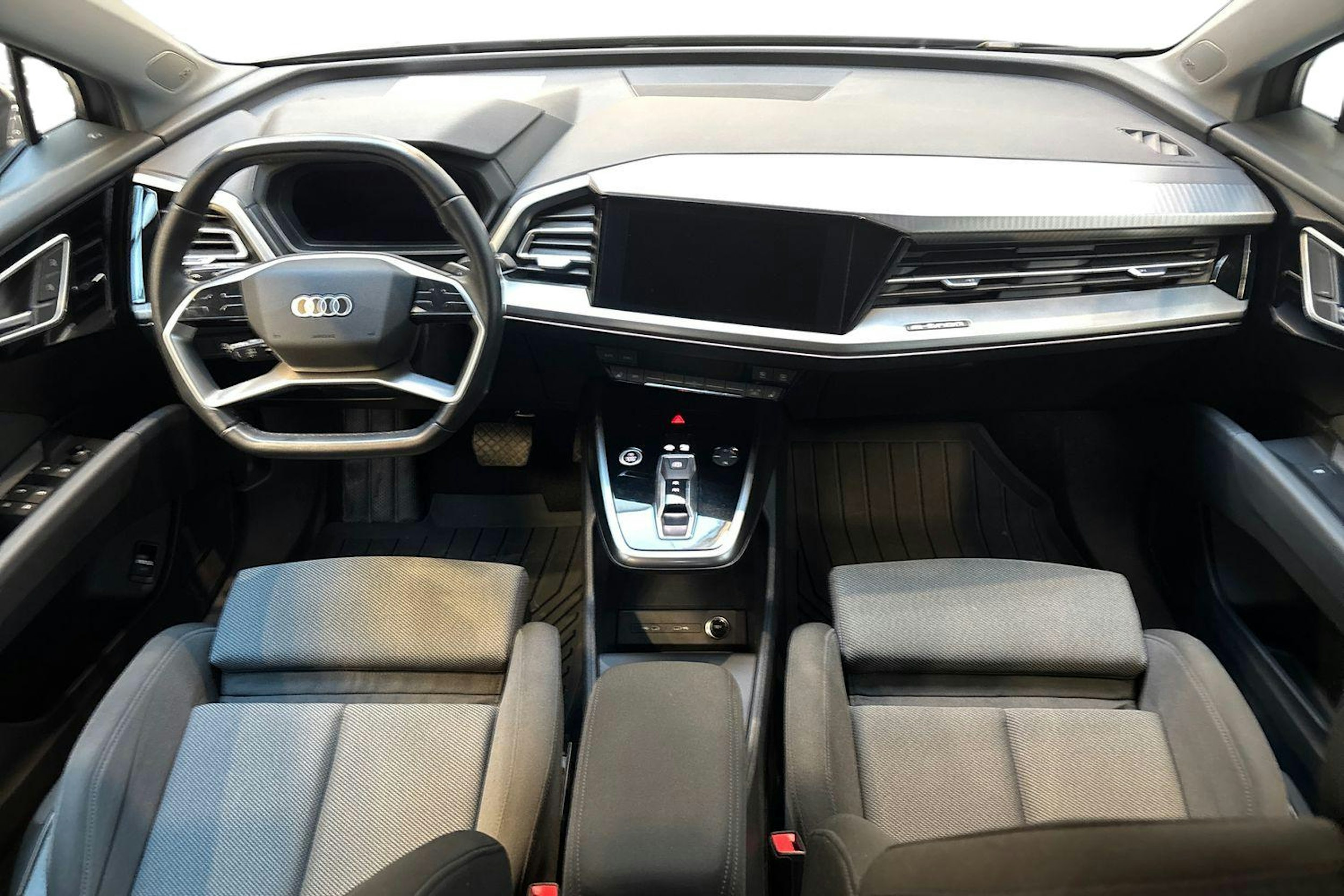 harmaa Audi Q4 e-tron 2022 kuva 9.