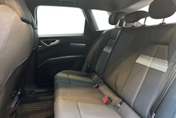 harmaa Audi Q4 e-tron 2022 kuva 10.