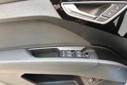 harmaa Audi Q4 e-tron 2022 kuva 18.