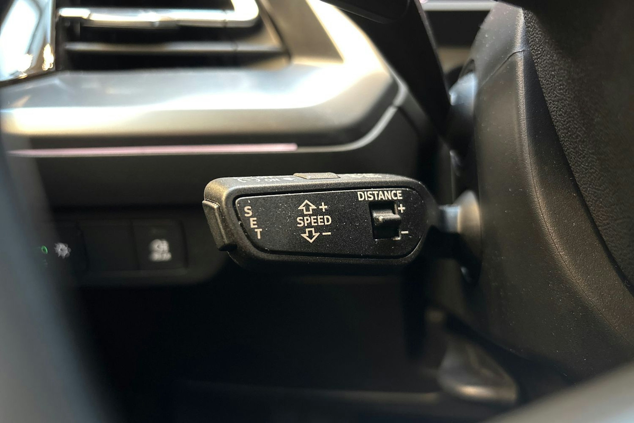 harmaa Audi Q4 e-tron 2022 kuva 20.