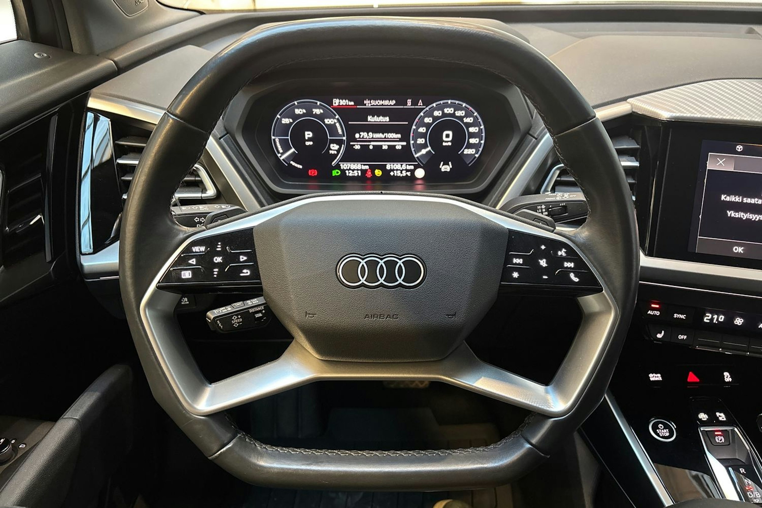 harmaa Audi Q4 e-tron 2022 kuva 21.