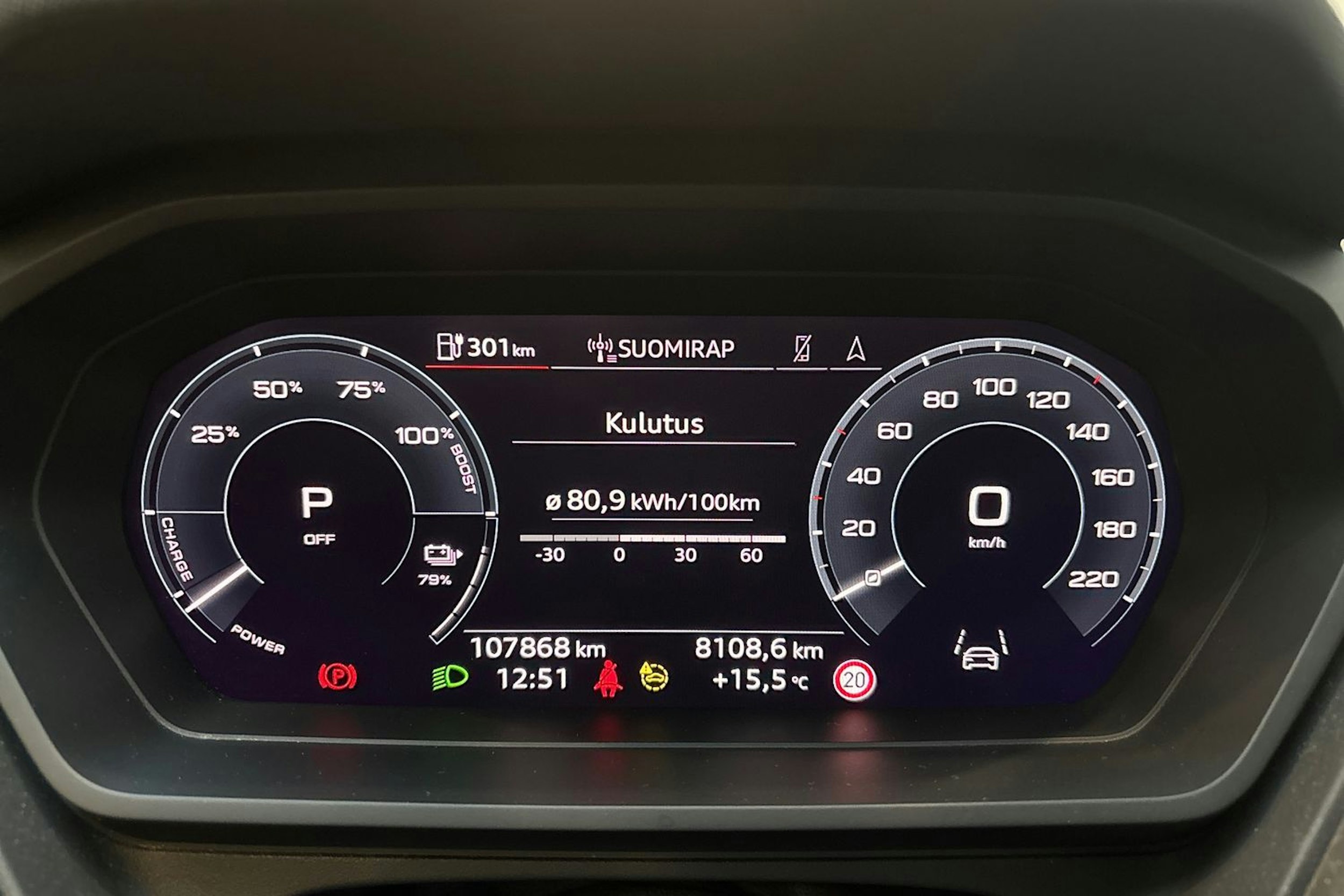 harmaa Audi Q4 e-tron 2022 kuva 22.