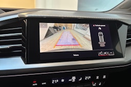 harmaa Audi Q4 e-tron 2022 kuva 23.