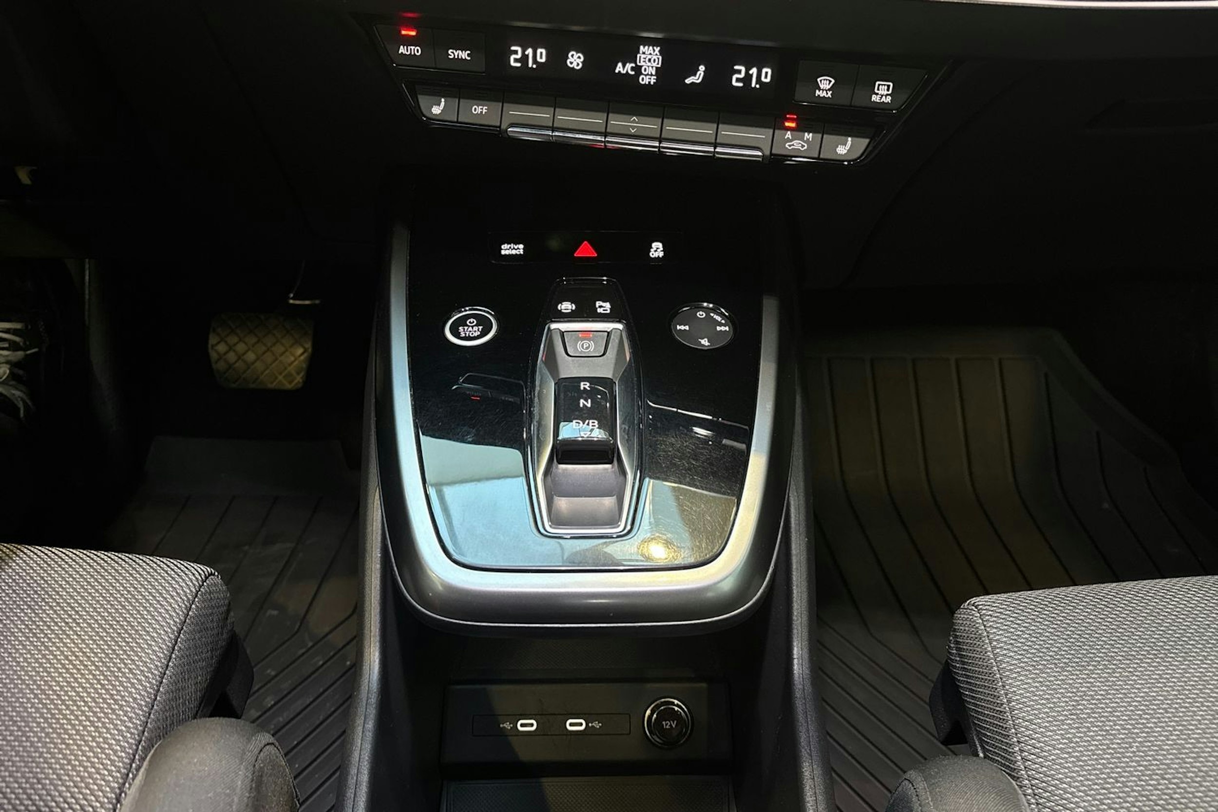 harmaa Audi Q4 e-tron 2022 kuva 26.