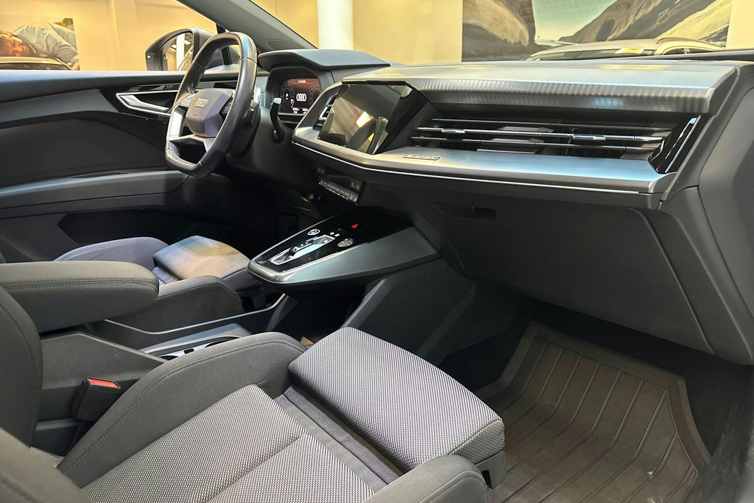 harmaa Audi Q4 e-tron 2022 kuva 28.