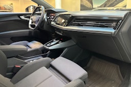 harmaa Audi Q4 e-tron 2022 kuva 28.