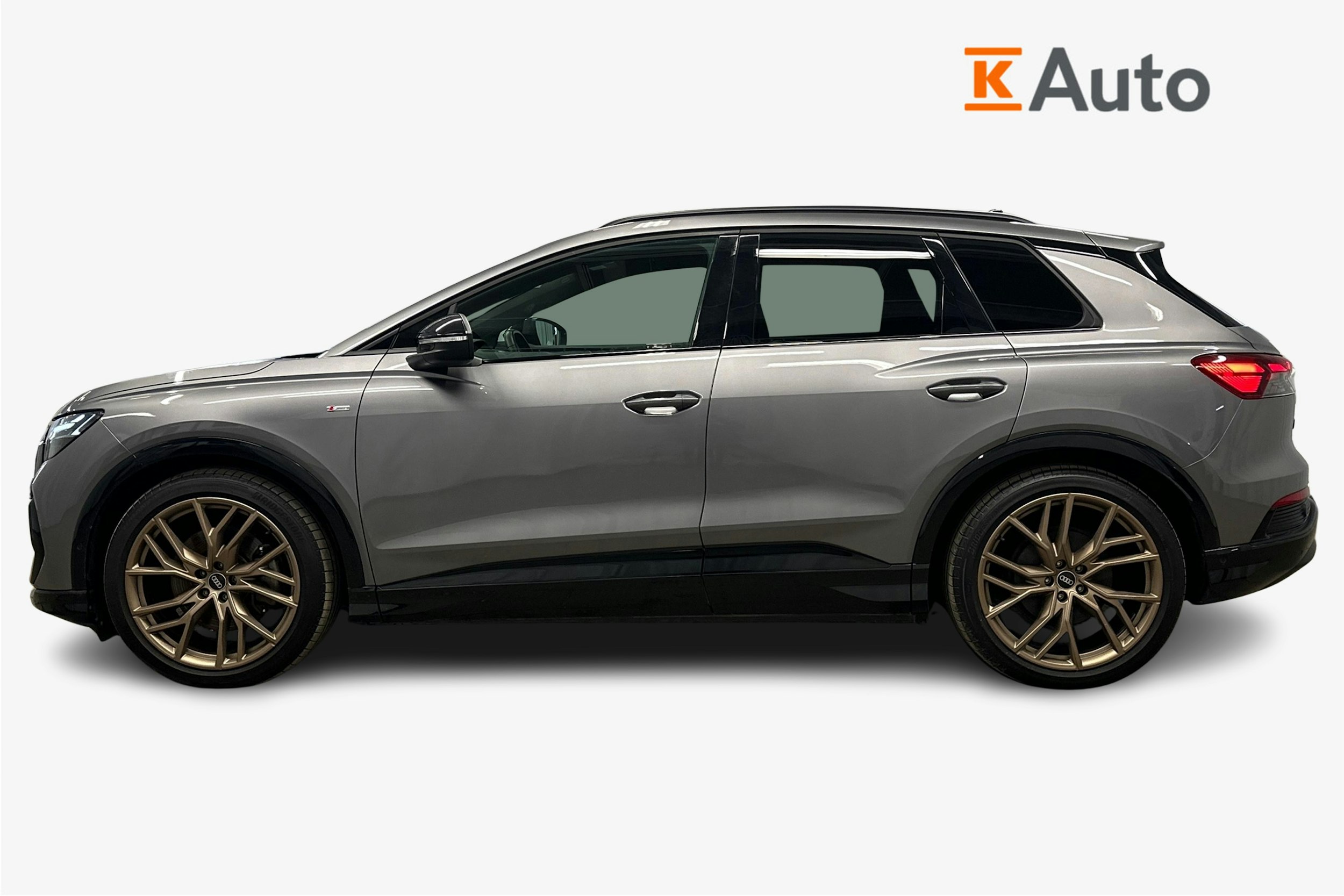 harmaa Audi Q4 e-tron 2022 kuva 5.