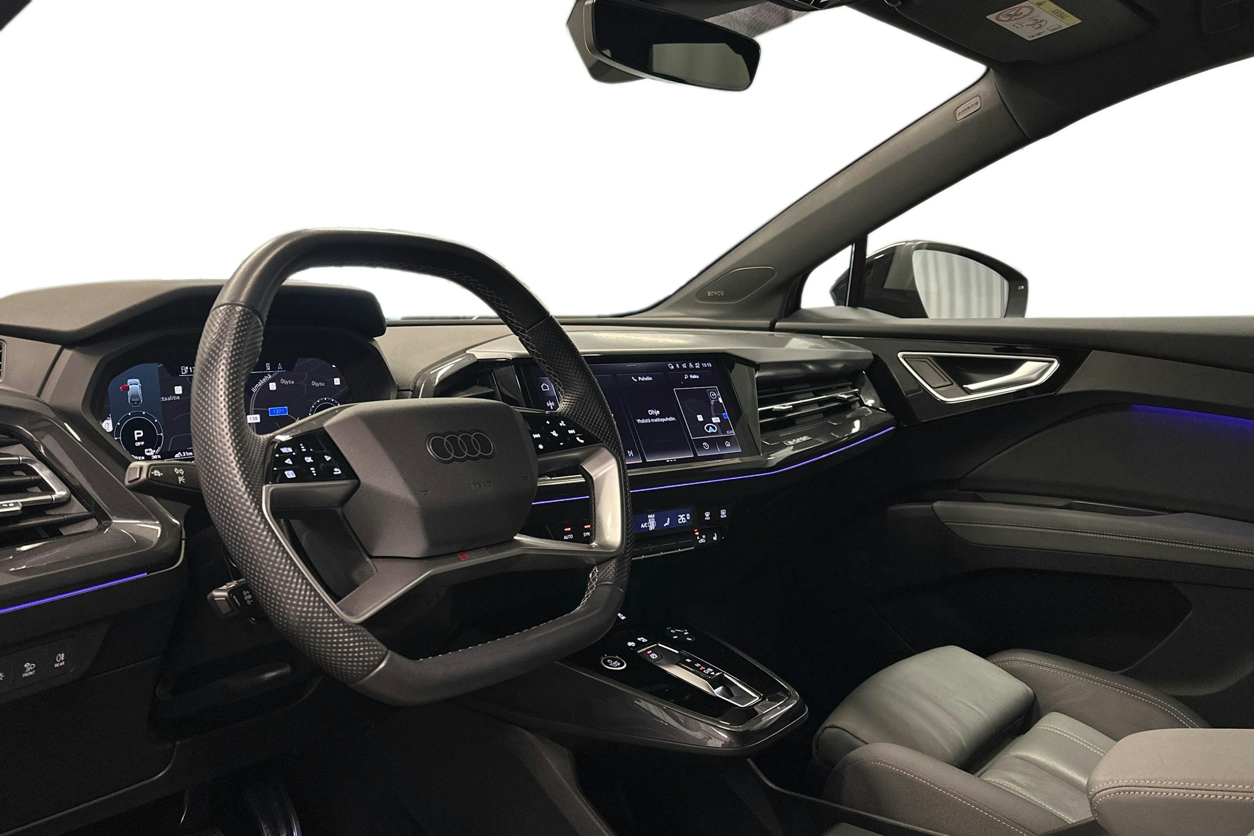 harmaa Audi Q4 e-tron 2022 kuva 6.