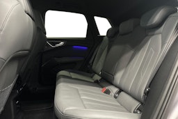 harmaa Audi Q4 e-tron 2022 kuva 8.