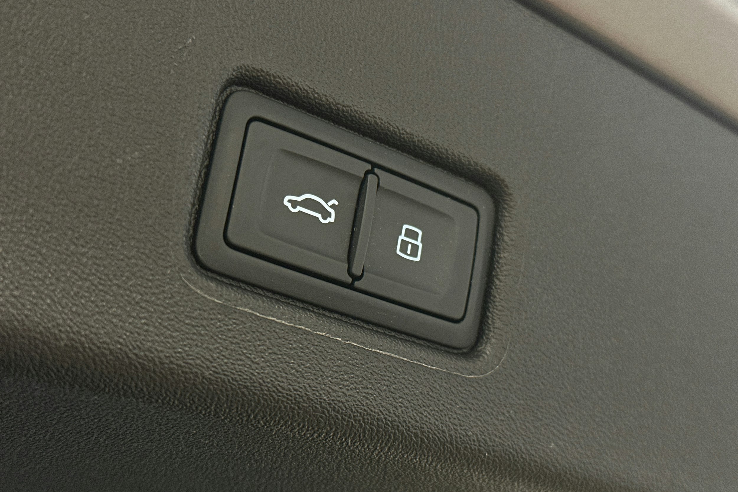 harmaa Audi Q4 e-tron 2022 kuva 12.