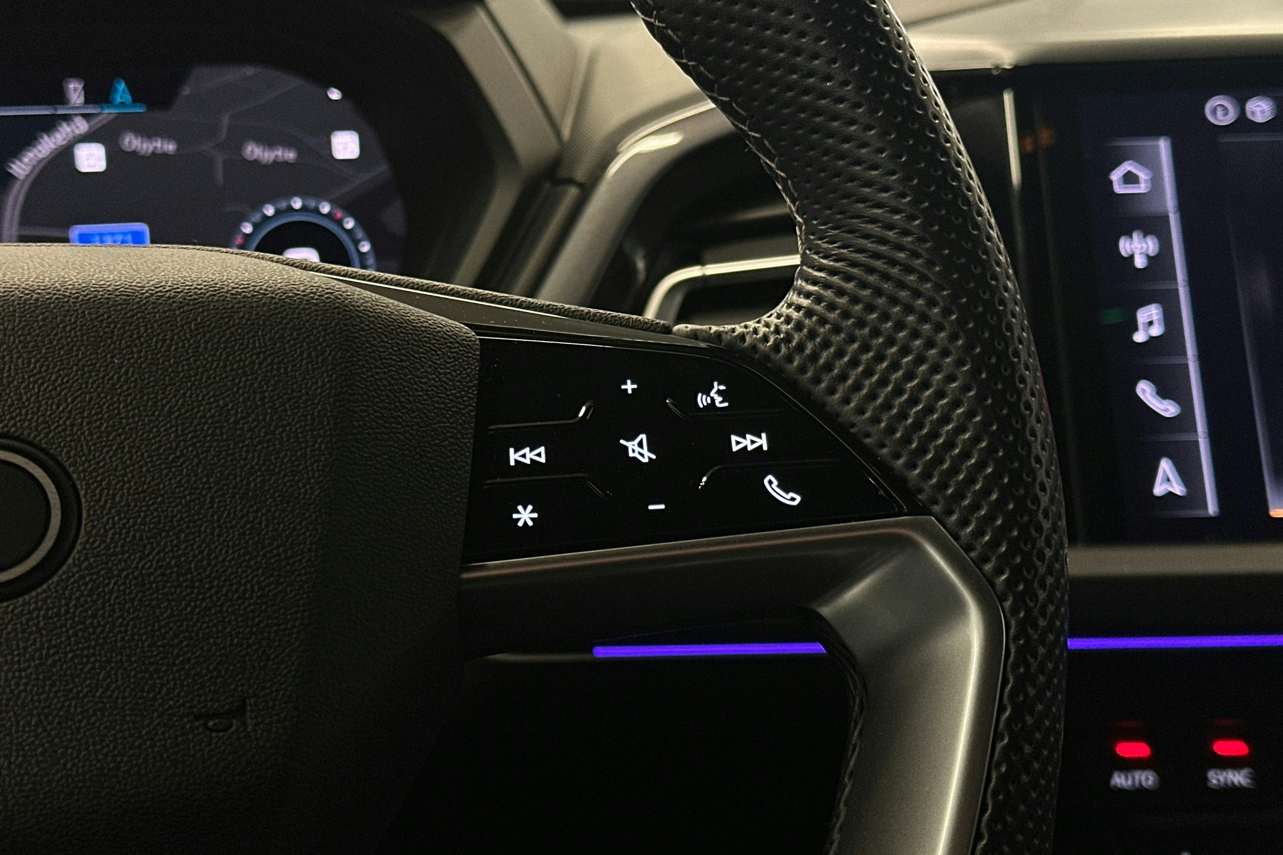 harmaa Audi Q4 e-tron 2022 kuva 17.