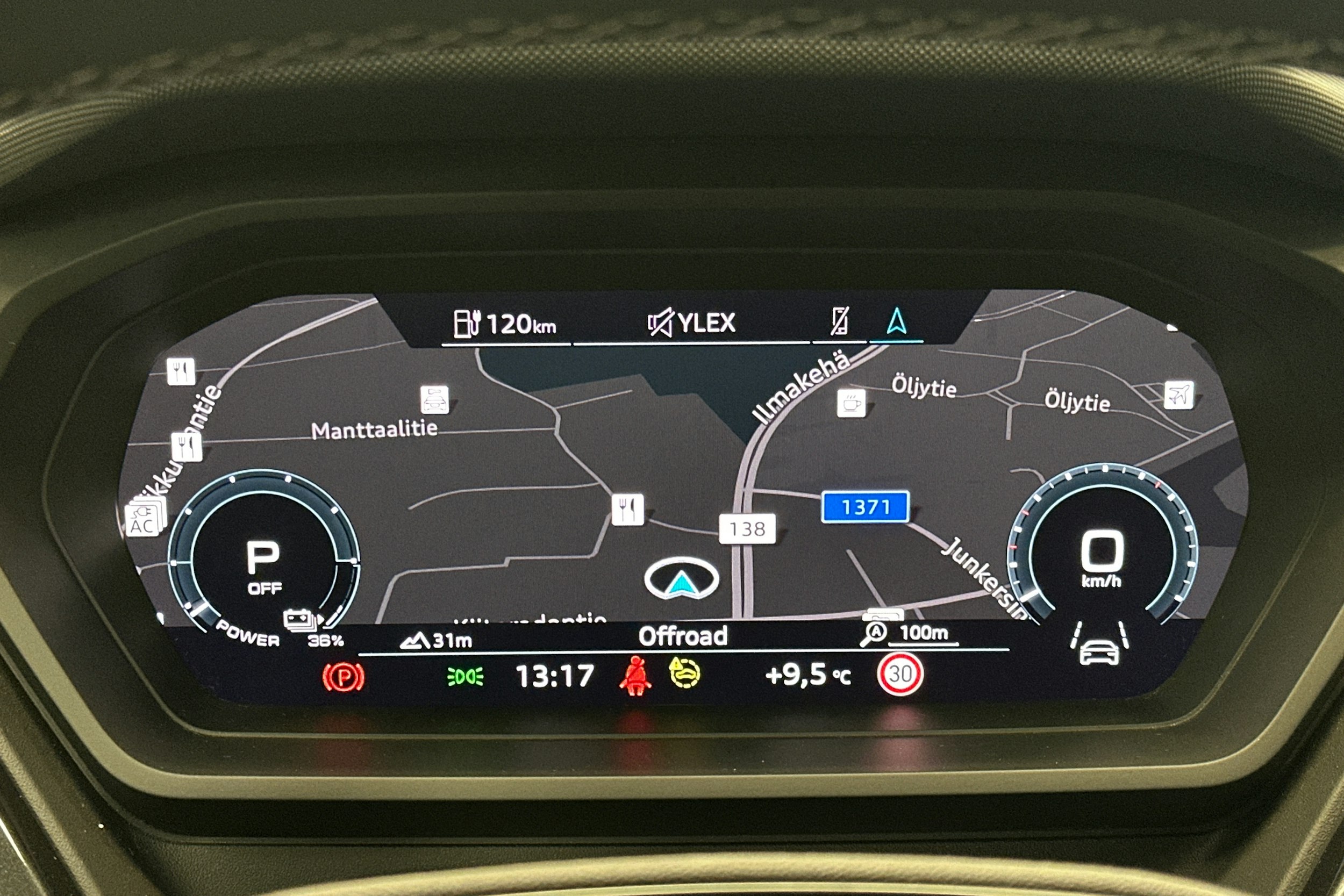 harmaa Audi Q4 e-tron 2022 kuva 19.