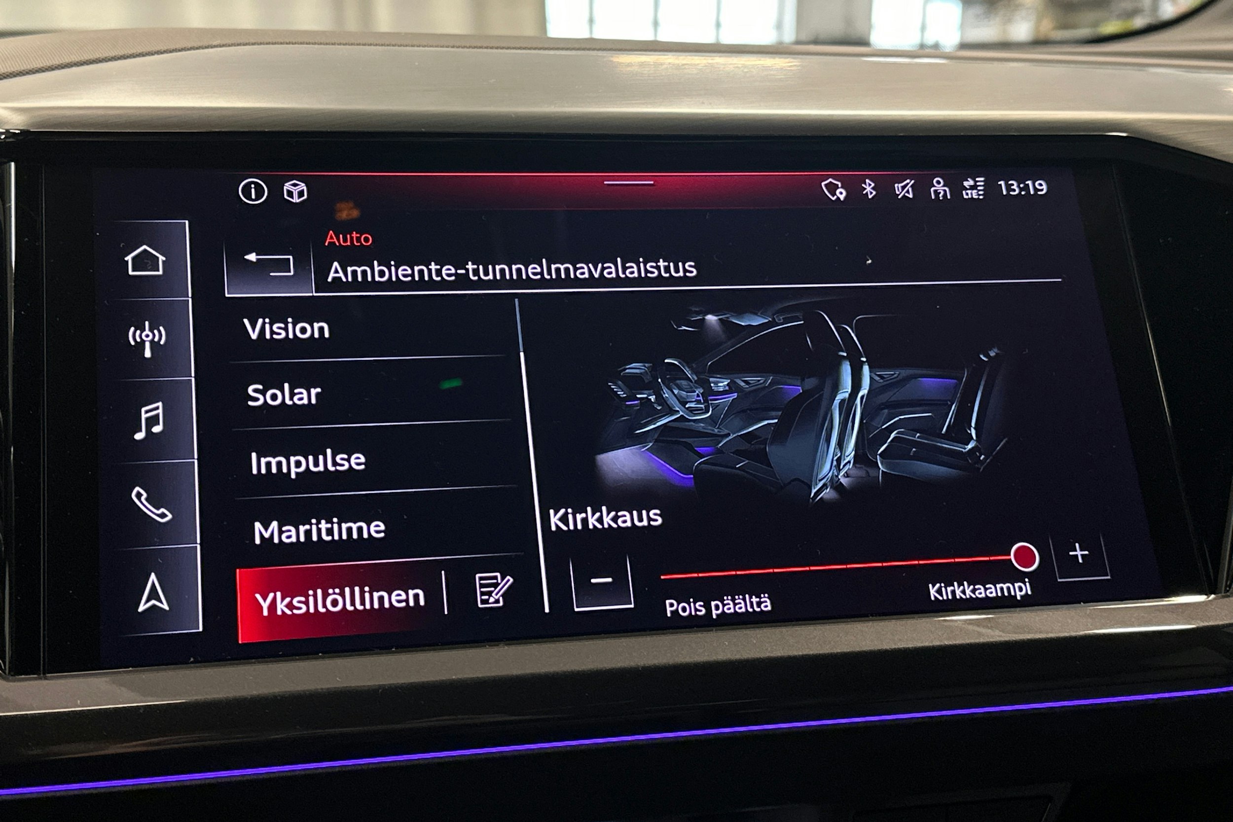 harmaa Audi Q4 e-tron 2022 kuva 24.