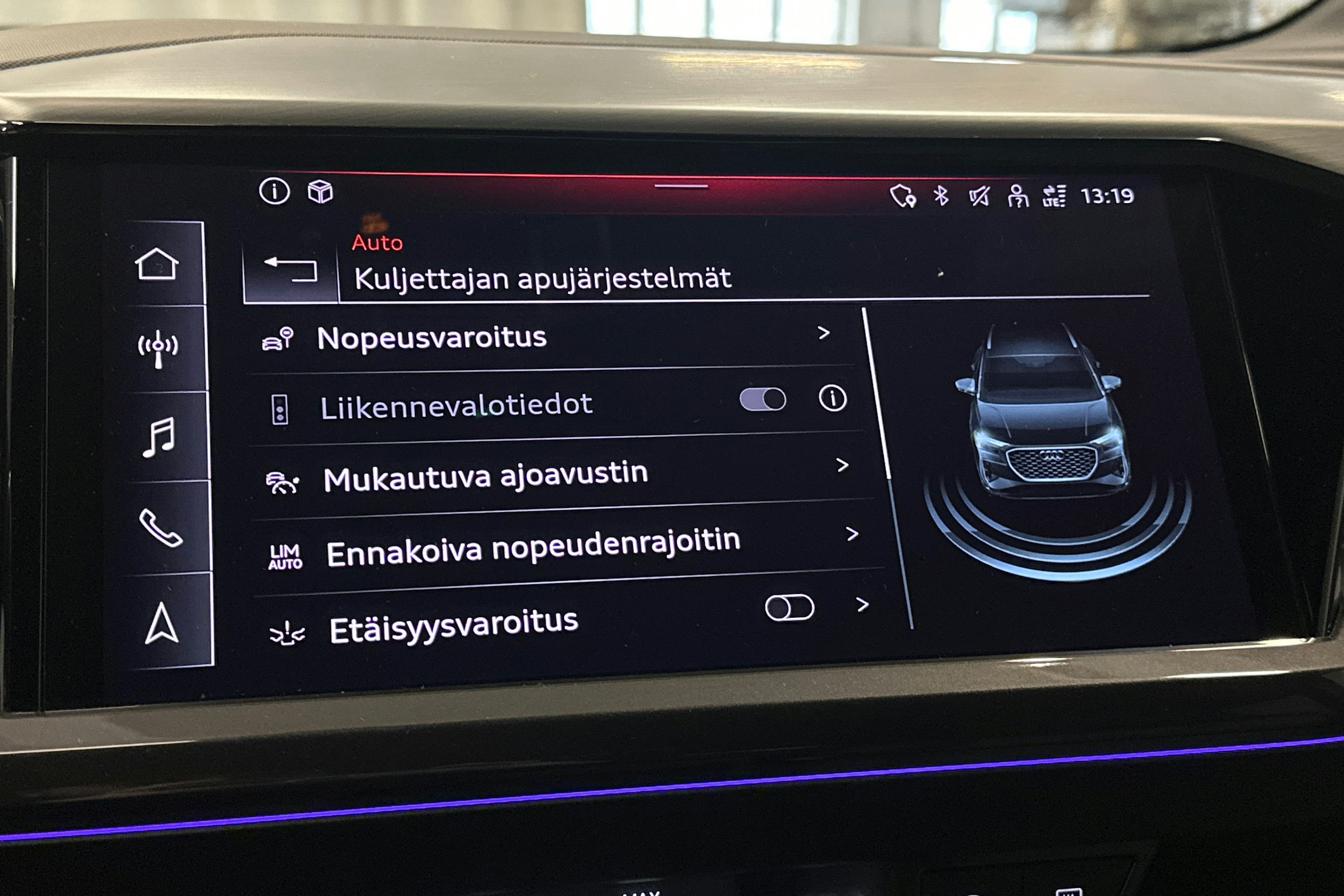 harmaa Audi Q4 e-tron 2022 kuva 25.