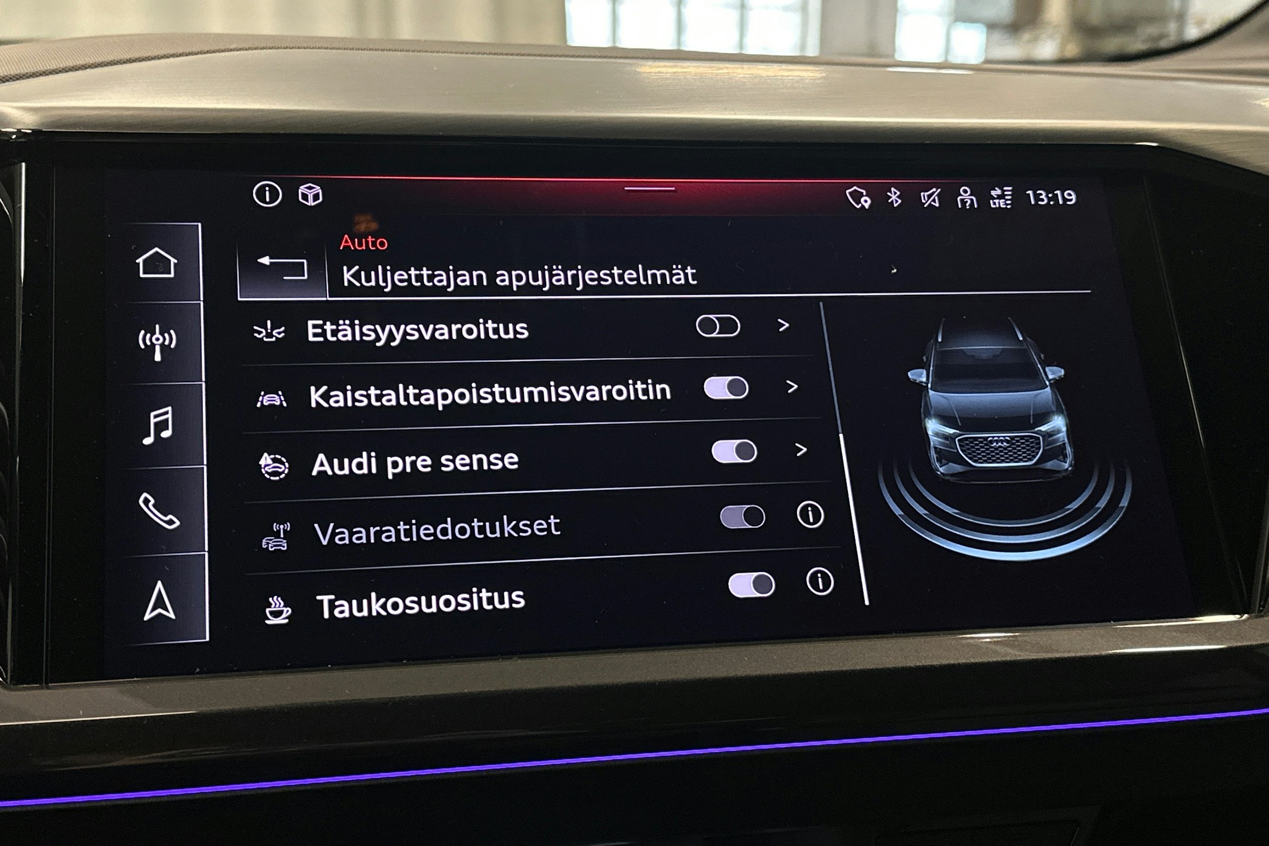 harmaa Audi Q4 e-tron 2022 kuva 26.