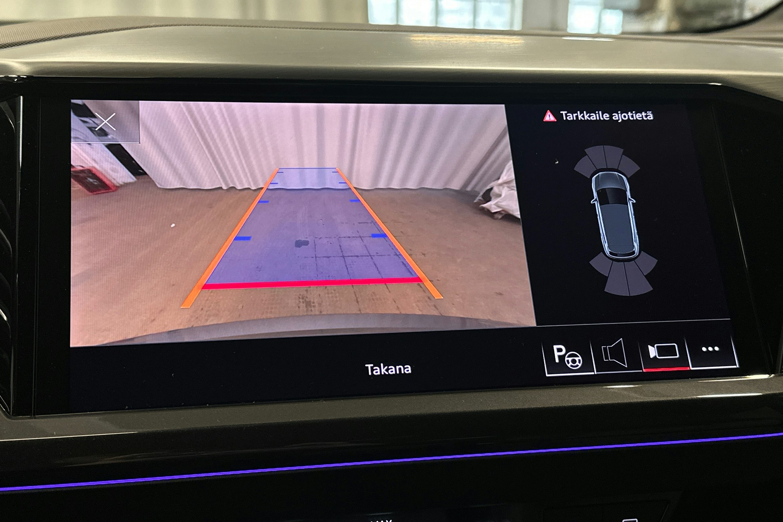 harmaa Audi Q4 e-tron 2022 kuva 27.