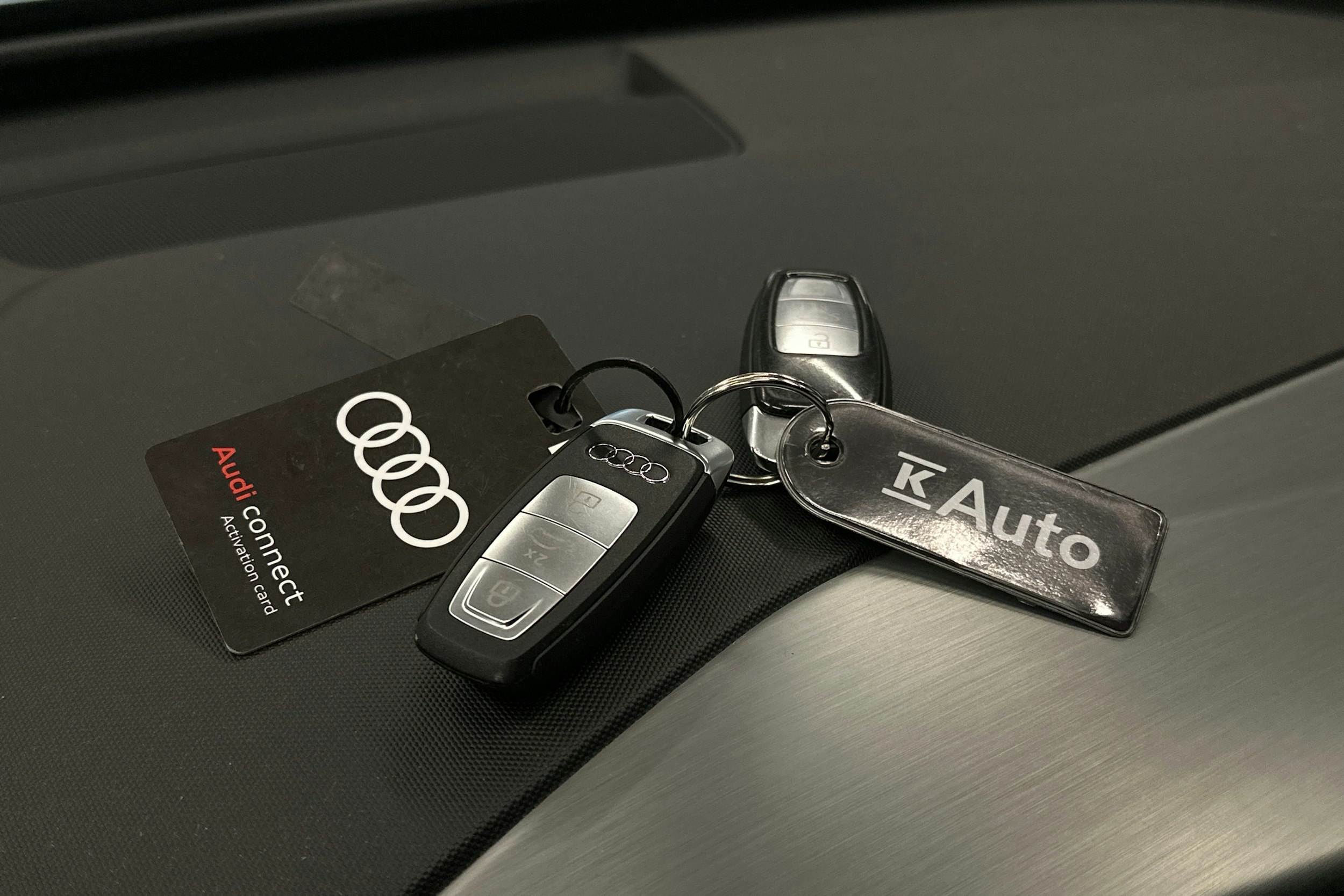 harmaa Audi Q4 e-tron 2022 kuva 30.