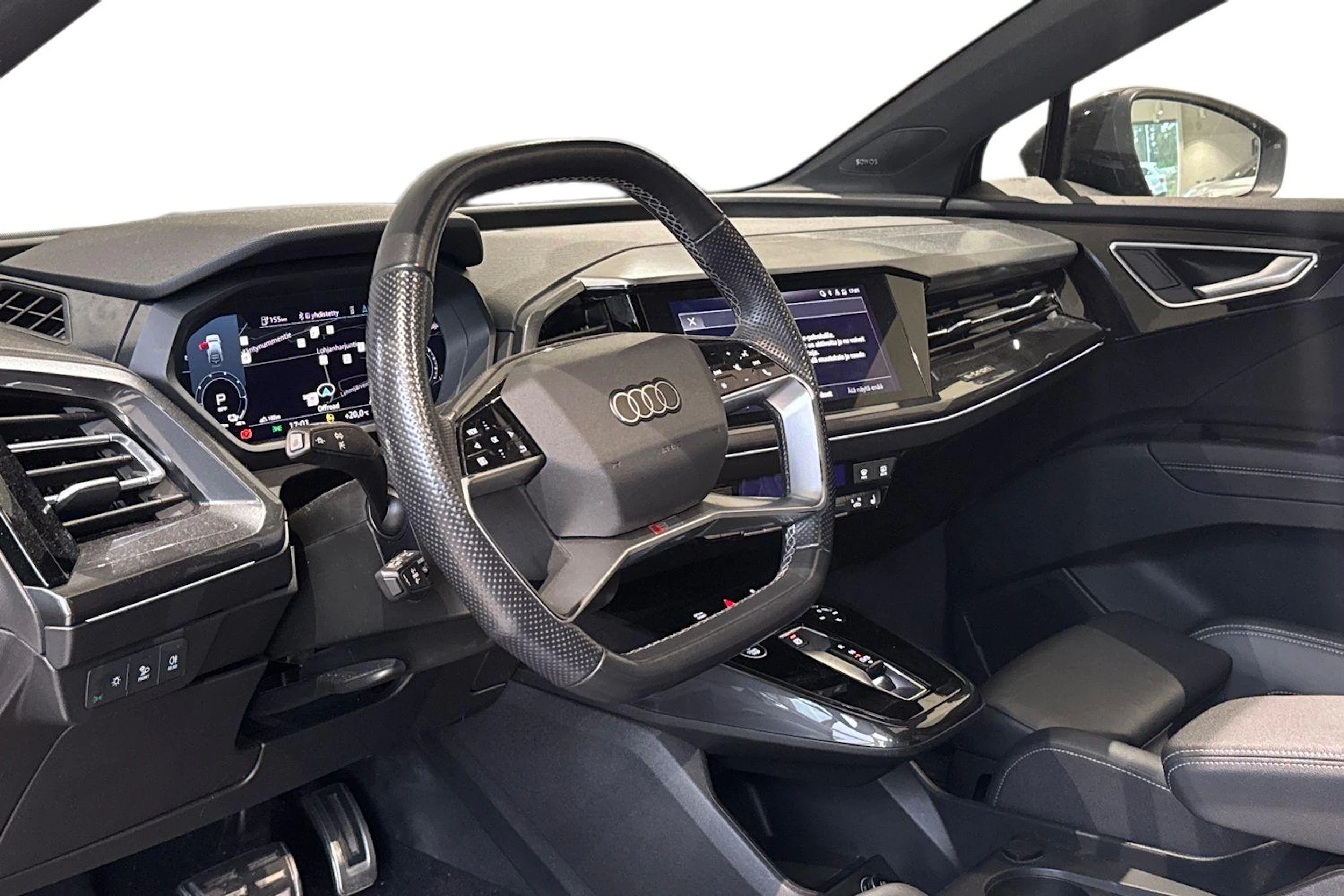 harmaa Audi Q4 e-tron 2022 kuva 3.