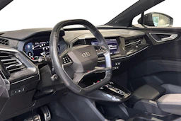 harmaa Audi Q4 e-tron 2022 kuva 3.