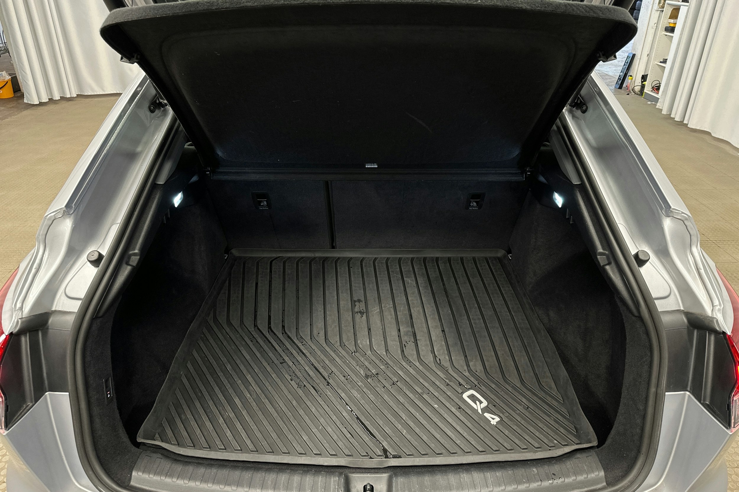 hopea Audi Q4 e-tron 2022 kuva 14.