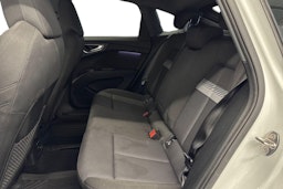 valkoinen Audi Q4 e-tron 2022 kuva 10.