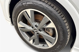 valkoinen Audi Q4 e-tron 2022 kuva 11.