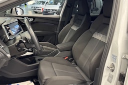 valkoinen Audi Q4 e-tron 2022 kuva 13.