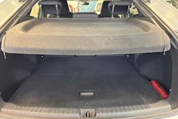 valkoinen Audi Q4 e-tron 2022 kuva 16.